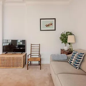 Nordic Regency Apartment Cheltenham